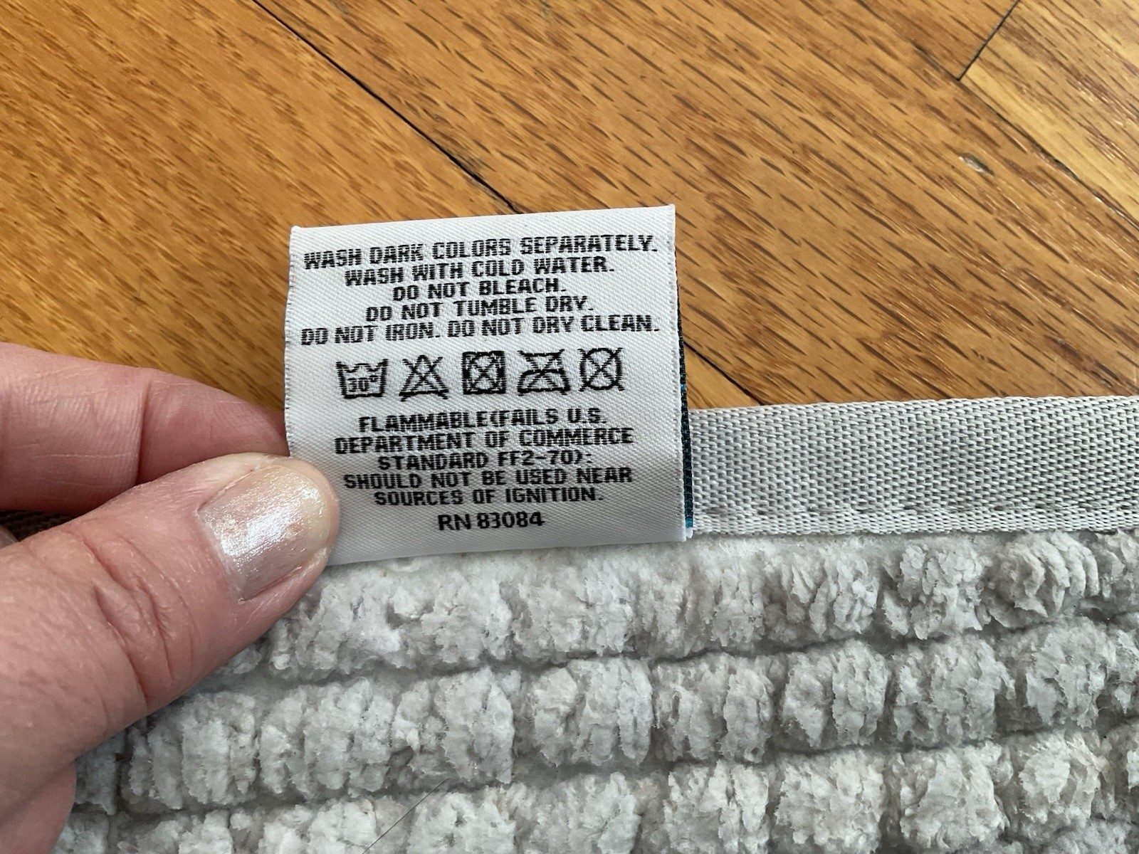 Mind on Design Gray/White Chenille Noodle Bath Rug w/Non-Skid Back ~ 45”x 27”