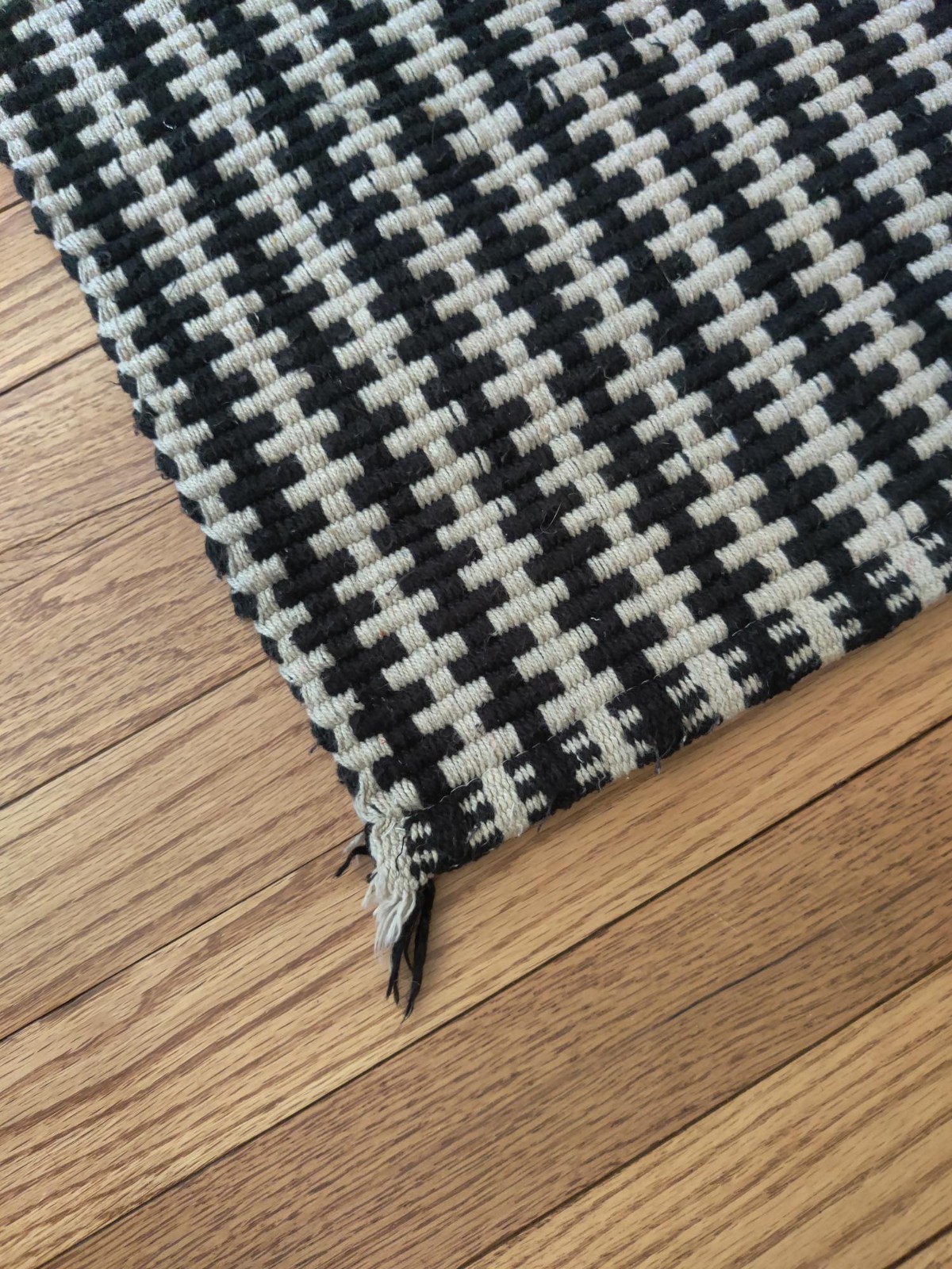 Thick Large Woven Cotton Minimalist Area Rug, Black and Ivory, 42″ x 58″