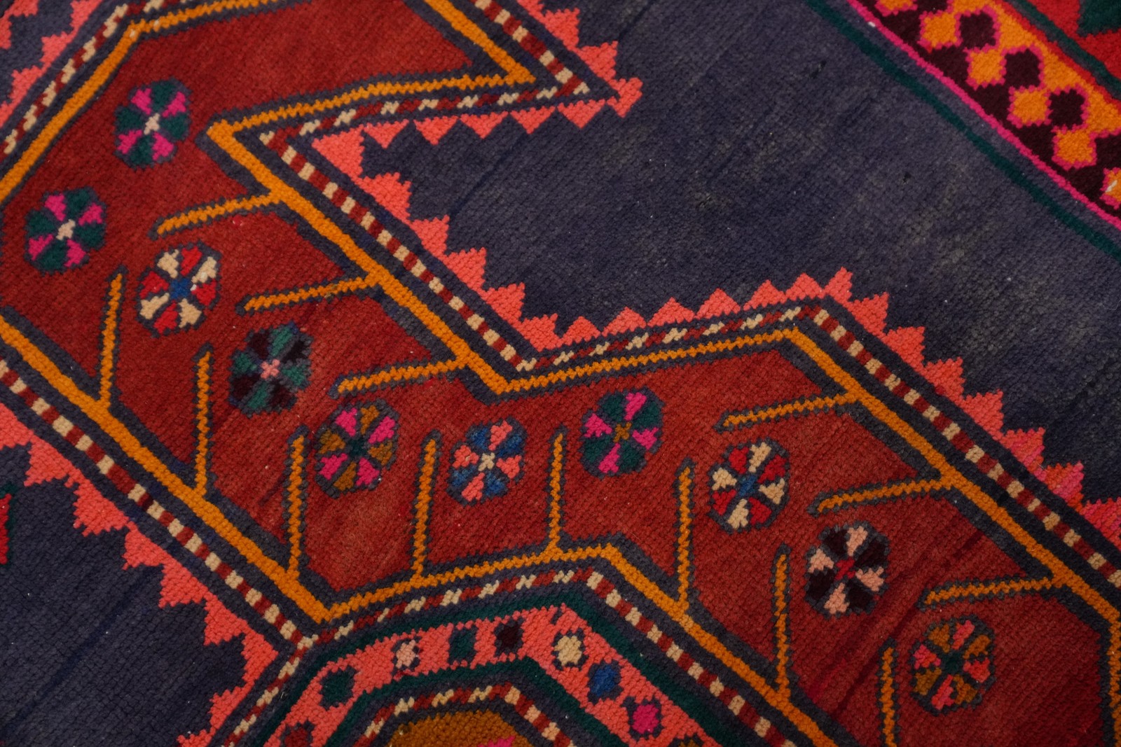 Vintage Traditional Style Animals Wool Area Rug 5×10 ft Hand-knotted