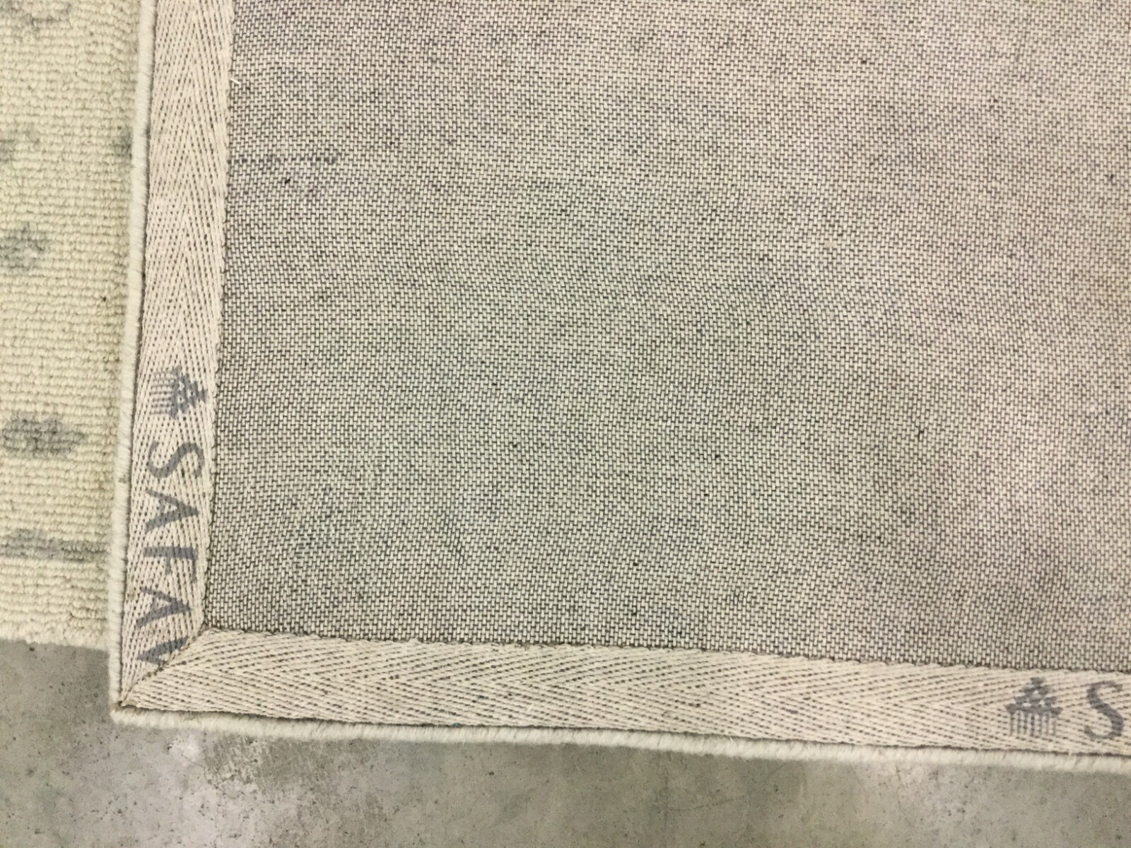 LIGHT SAGE / GREY 2′-3″ X 8′ Flaw in Rug, Reduced Price 1172636331 RVT104D-28