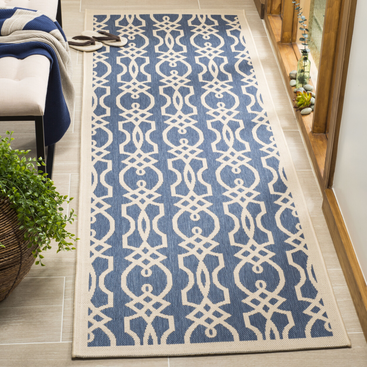 SAFAVIEH Martha Stewart MSR4220-233 Azurite Rug