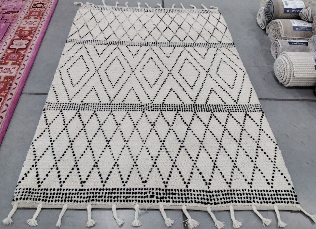 IVORY / BLACK 5′ X 8′ Back Stain Rug, Reduced Price 1172720488 CSB491A-5