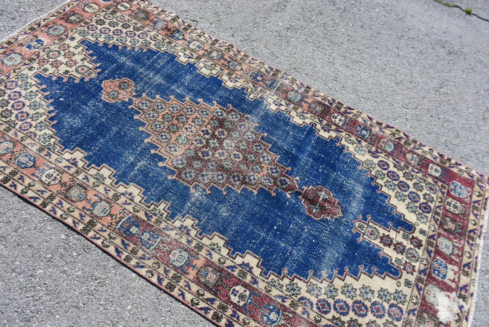 Vintage Area Rug 3,8×7,4 ft (117×226 cm), Turkish Blue Animal Print Rug