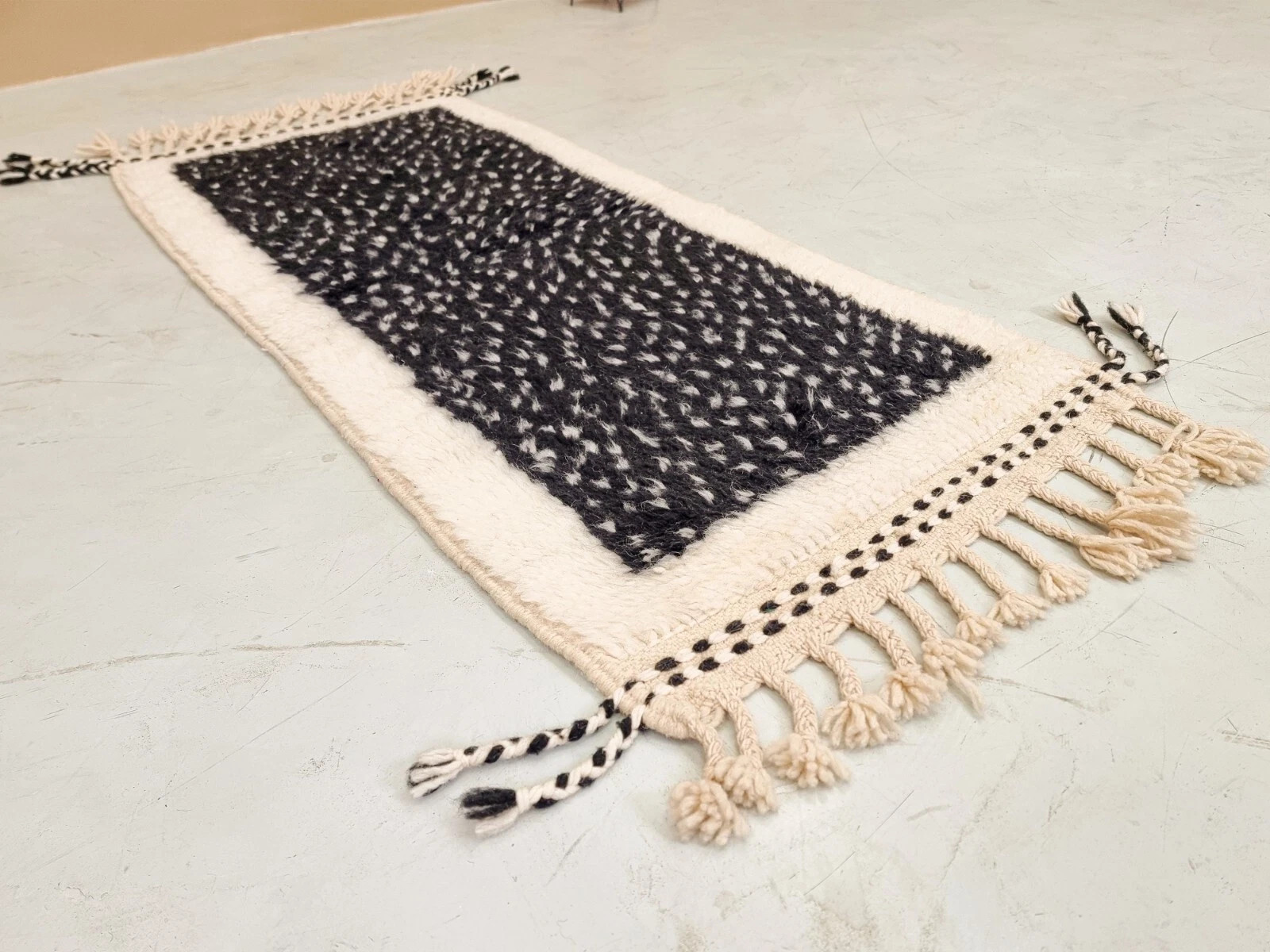 Luxury Color Black & White Moroccan Berber Wool Rug Handmade Design Carpet Rug