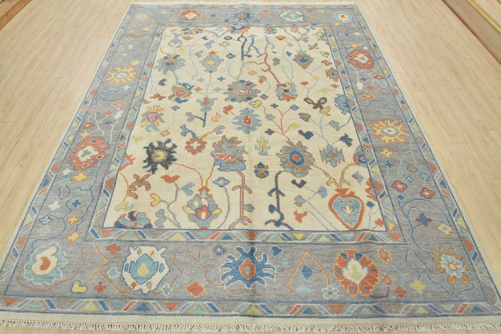 Oushak Anatolia 8’1” x 10′ Ivory Wool Hand-Knotted Oriental Rug