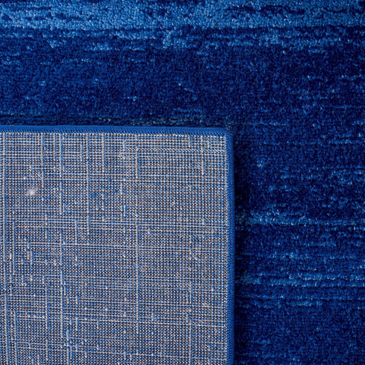 SAFAVIEH Adirondack Collection Accent Rug – 2’6″ X 4′, Light Blue & Dark Blue, M