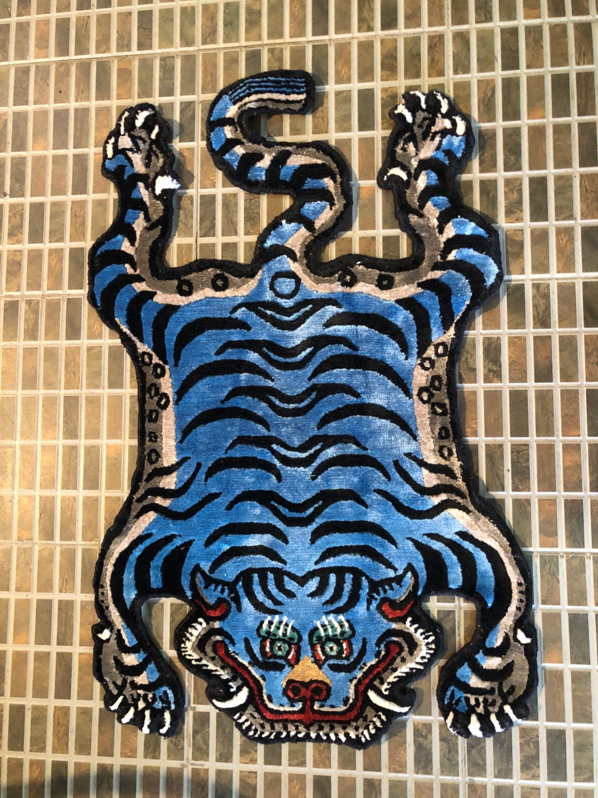 Hand knotted Tibetan mini silk skin rug ( 45 cm x 75 cm )