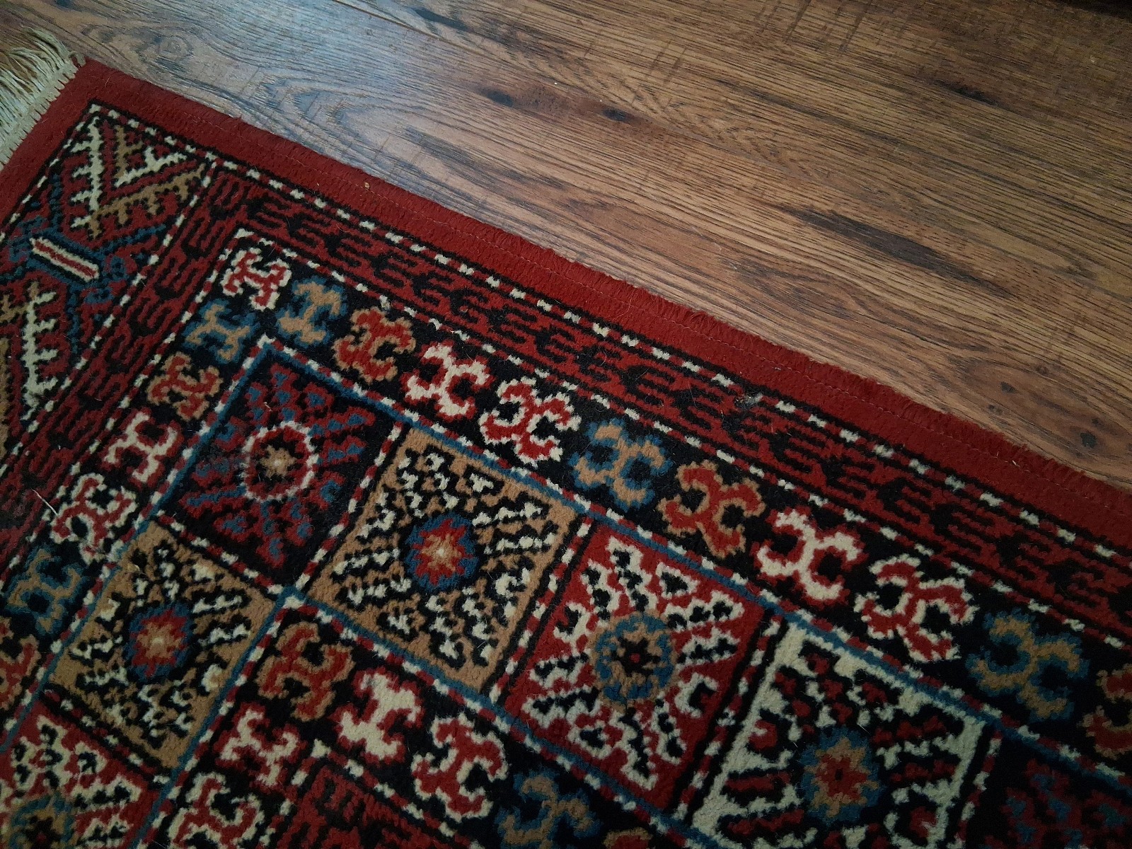 Vintage Hand-Knotted Pakistani Bokhara Rug – 5′ 2″ x 7′ 9″ (Circa 1970s)