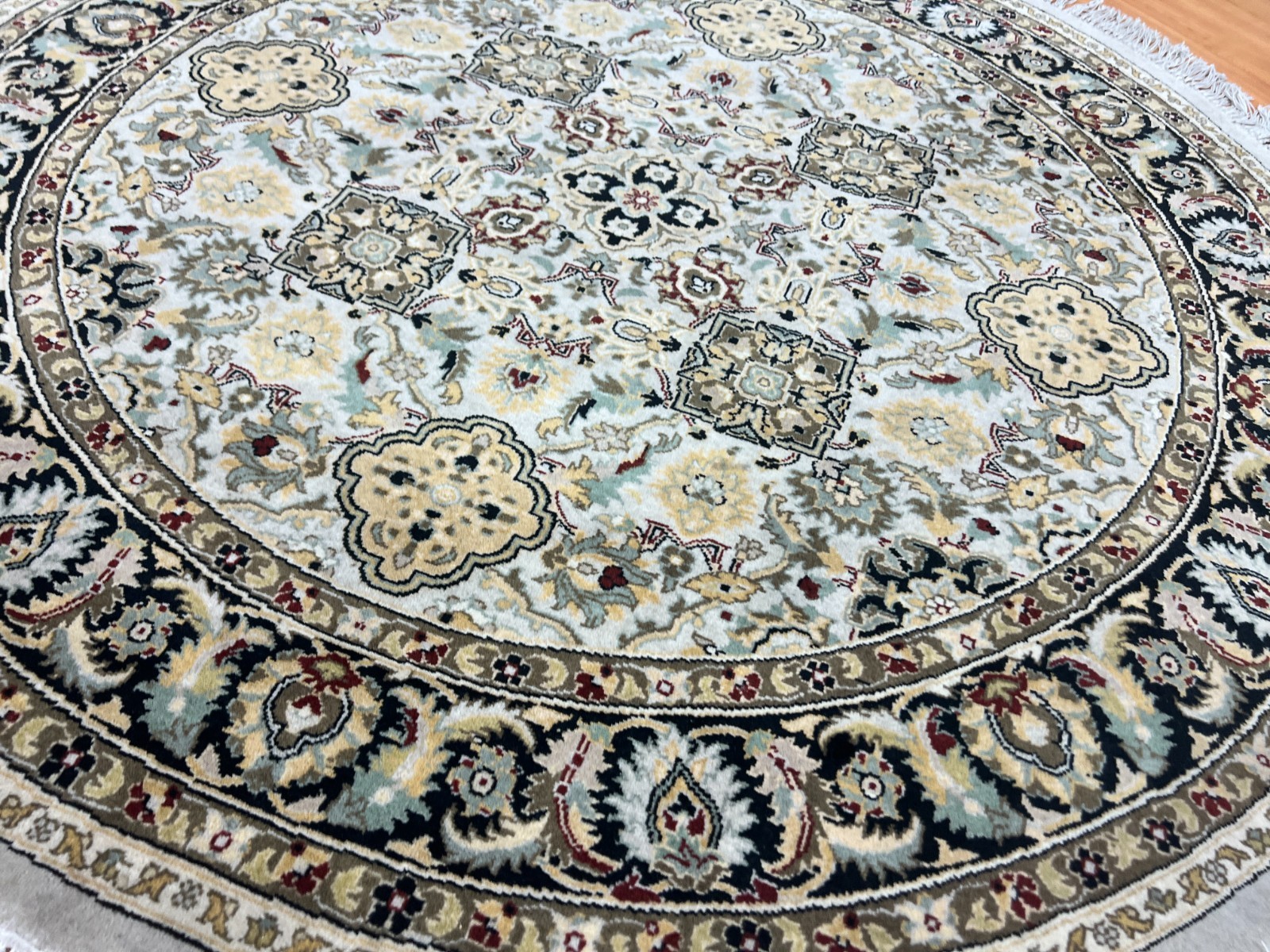 4’6″ x 4’6″ Round Pakistani Tab riz Oriental Rug – Hand Made – 100% Wool