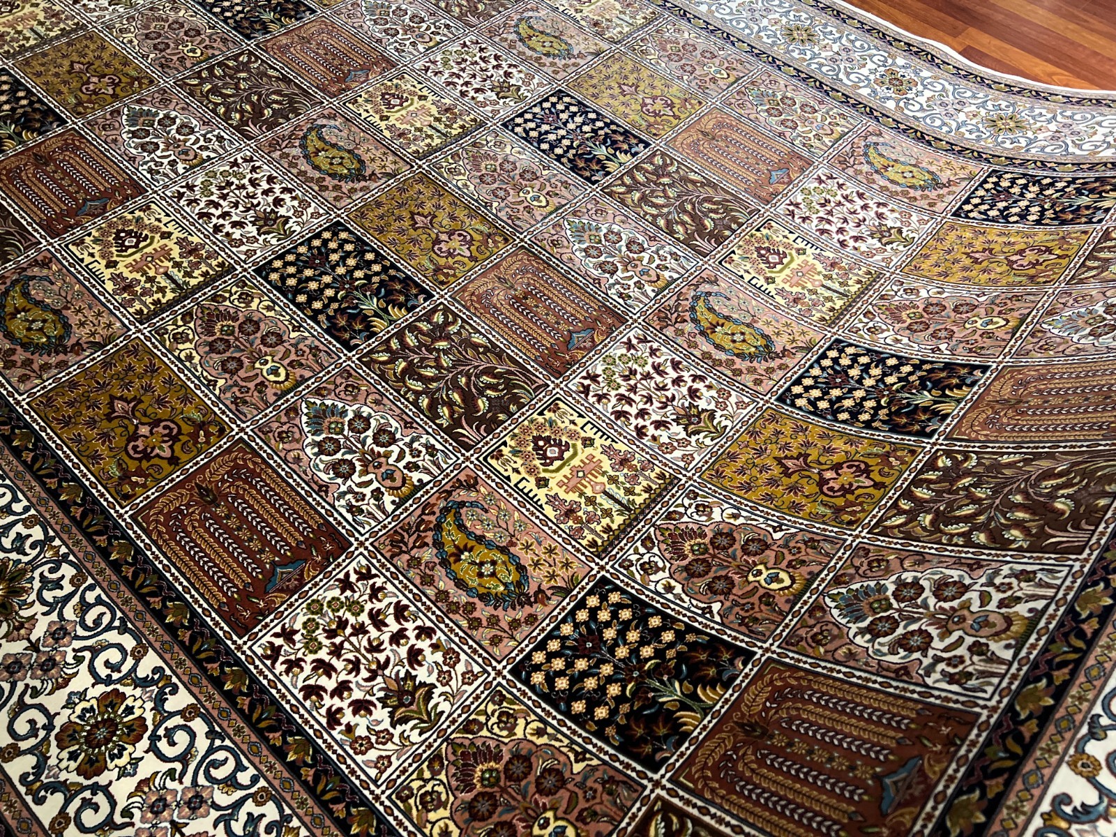 7×10 ft 1001 Nights Patterned Modal Silk Rug – Rug For Living Room