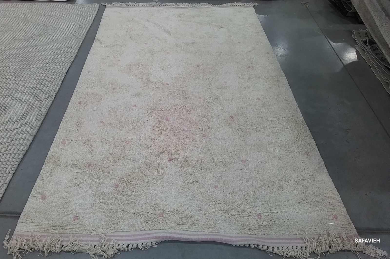 IVORY / PINK 5′-0″ x 8′-0″ Back Stain Rug, Reduced Price 1172803936 ECR212U-5