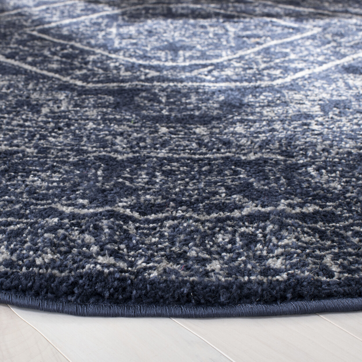 SAFAVIEH Adirondack Collection ADR108N Navy / Ivory Rug