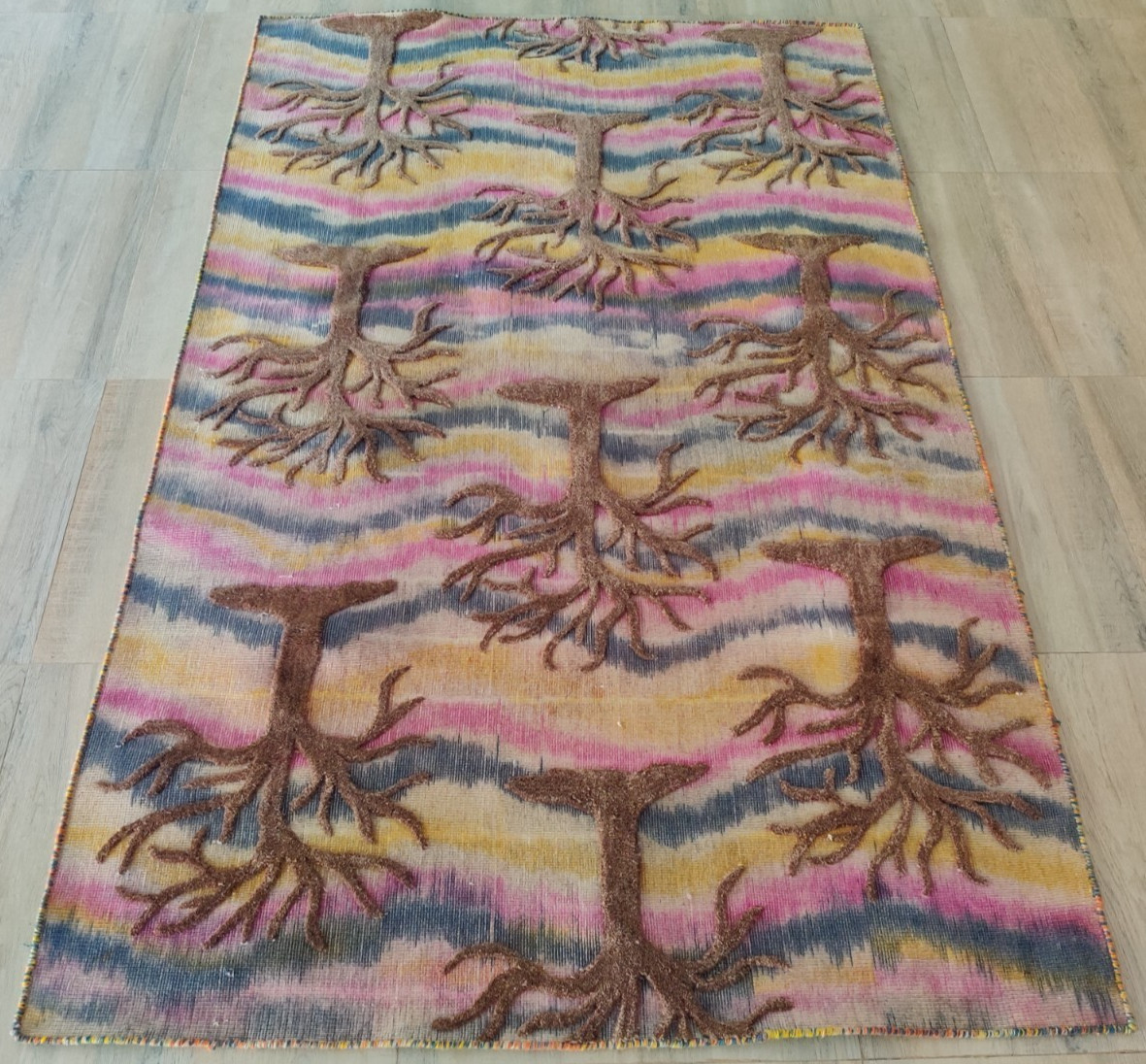 Pre-owned 5 x 8 ft Handmade woven Area Rug 100% Wool Multi Tree