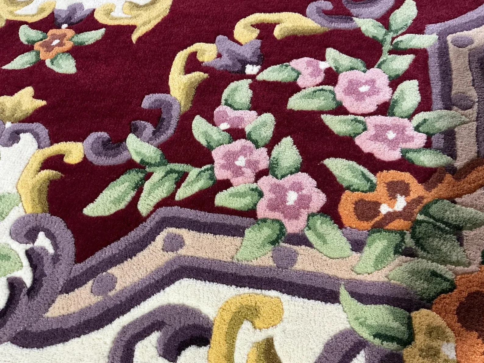 Red Hand Tufted Wool Rug Floral Medallion Design 5×7 Design, Ivory Traditional
