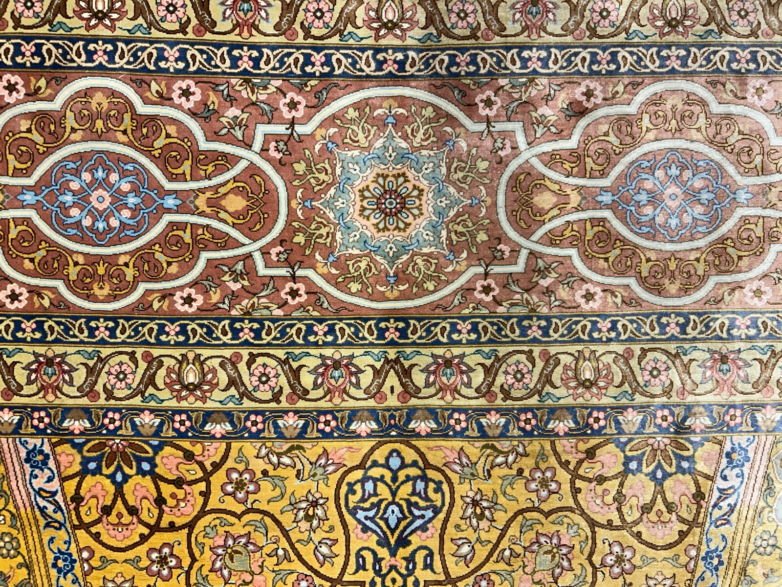 9’8″x12’11” Exquisite Signed Hand-Knotted 100% Silk Qume Rug