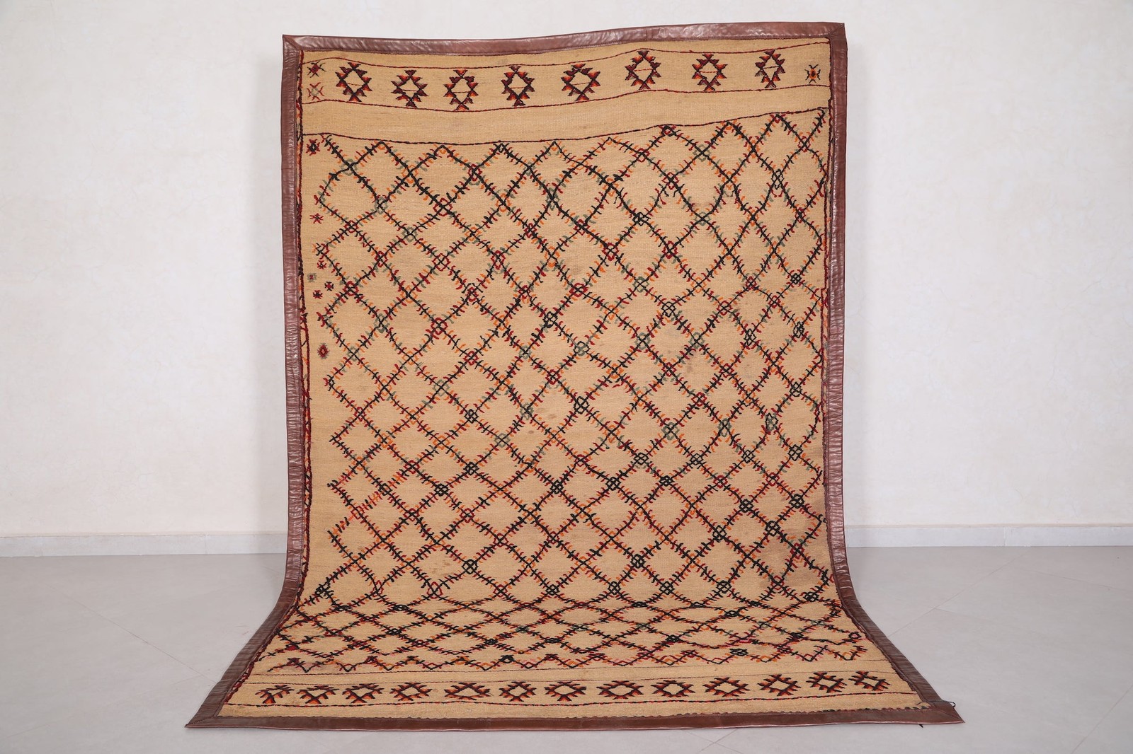 Moroccan Hassira Rug – 5.9 x 8.9 Feet | Geometric Diamond Pattern