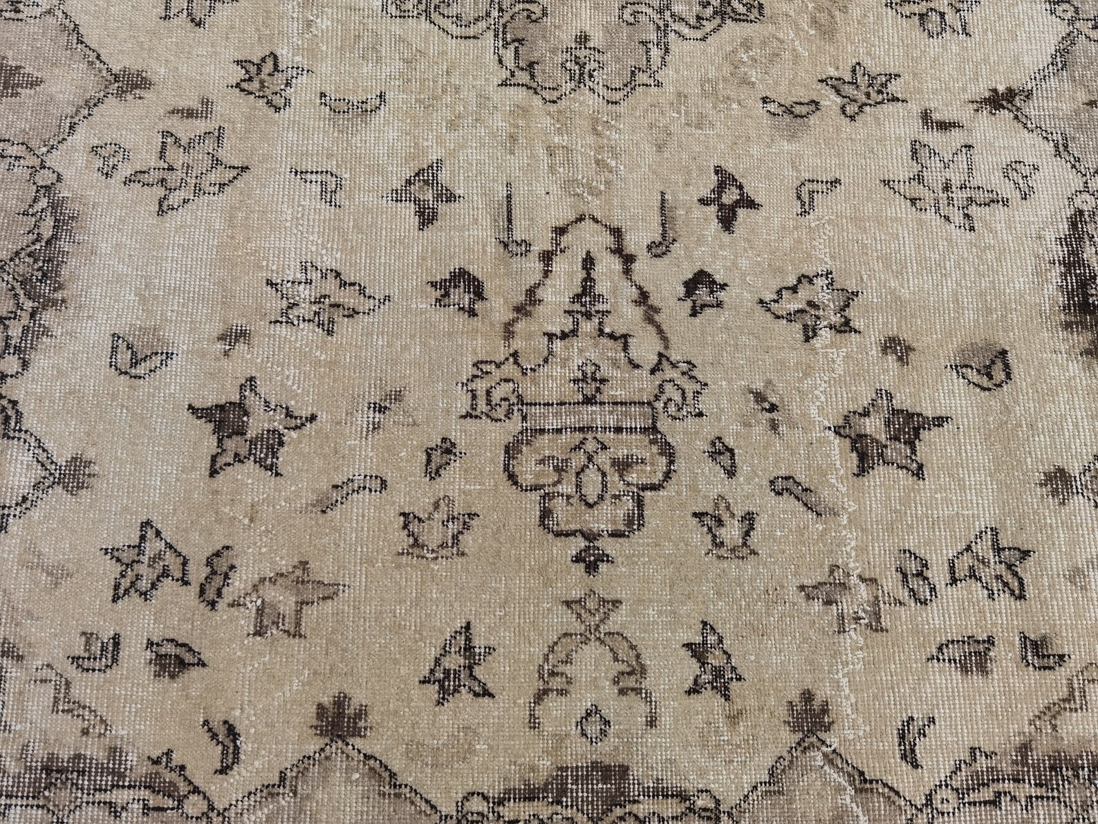 Neutral Floral Oushak Area Rug 6×9 Vintage Turkish Cream Gray Black Modern