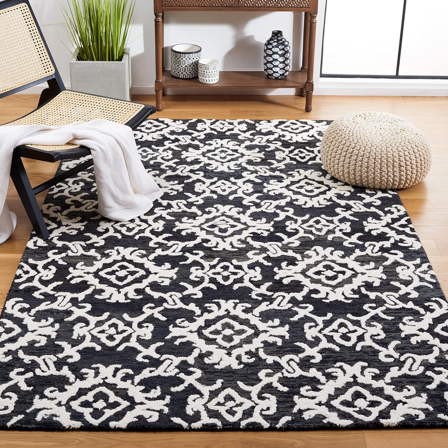Blossom 5′ X 8′ Black/Ivory Handmade Premium Wool Area Rug for Living Room