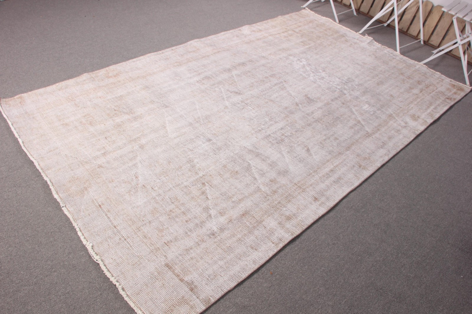 Vintage Large Rug 5,4×9,2 ft, Turkish Beige Check Wool Rug