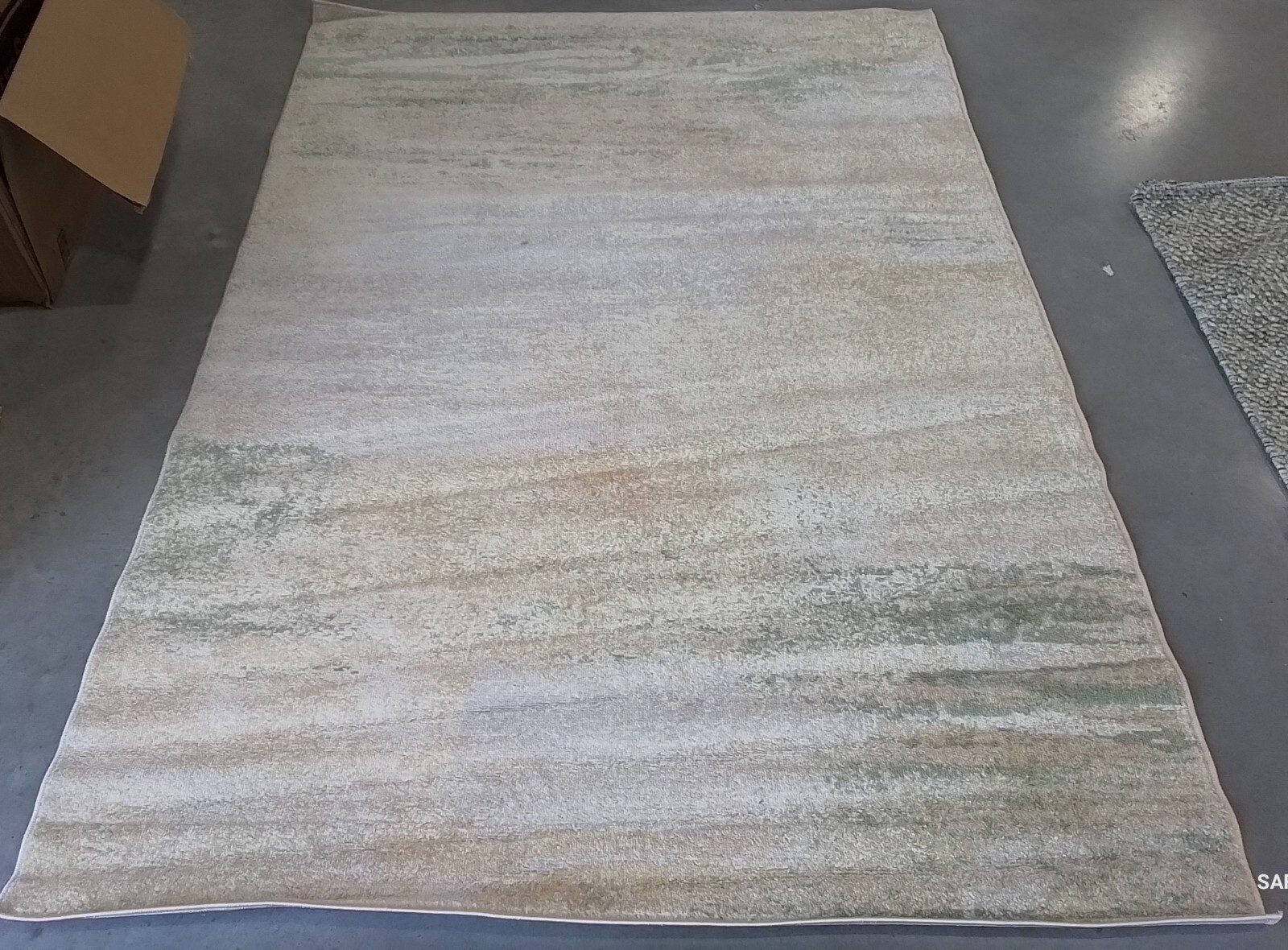 IVORY / GOLD 5′-1″ x 7′-6″ Back Stain Rug, Reduced Price 1172772848 ADR112D-5