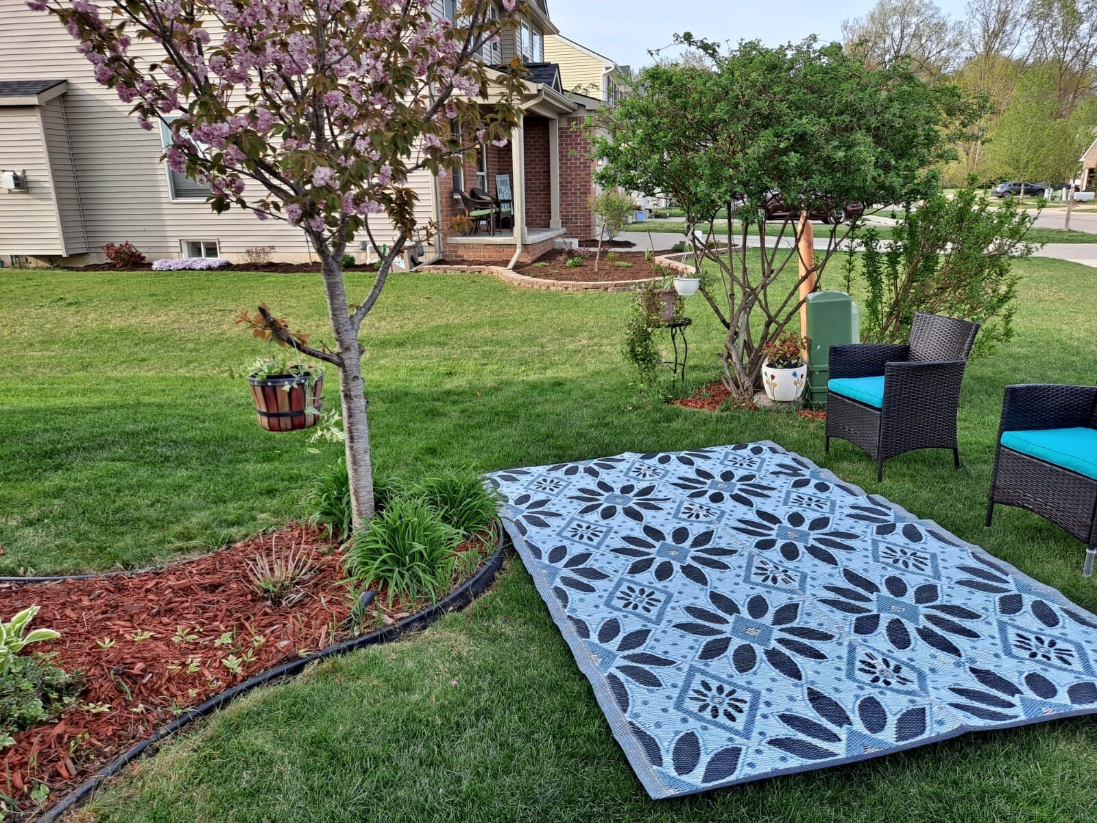 Outdoor rugs Plastic straw patio rugs 5×7 ft. Blue, Black, Grey Used For Display