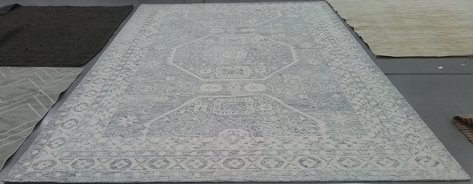 CHARCOL/IVORY 10′-0″ x 14′-0″ Back Stain Rug Reduced Price 1172804338 MLP524H-10