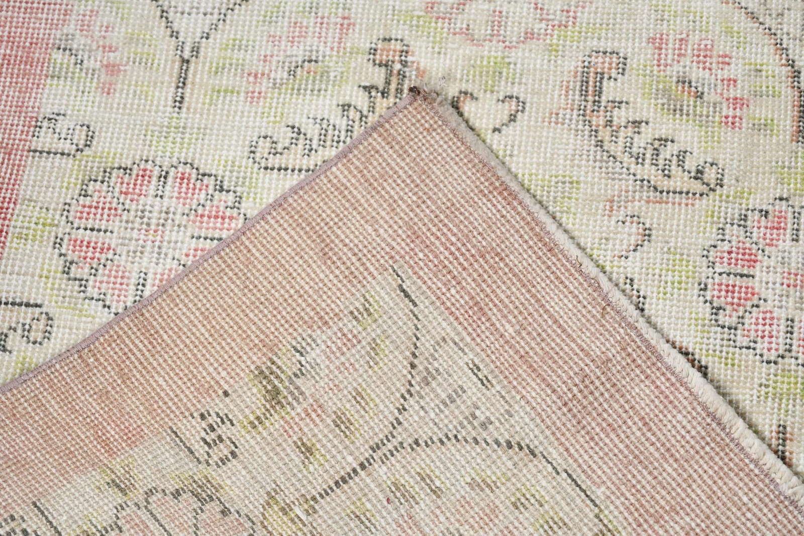 Turkish Vintage Rug 3,7×6,8 ft (113×207 cm), Pink Ikat Rug
