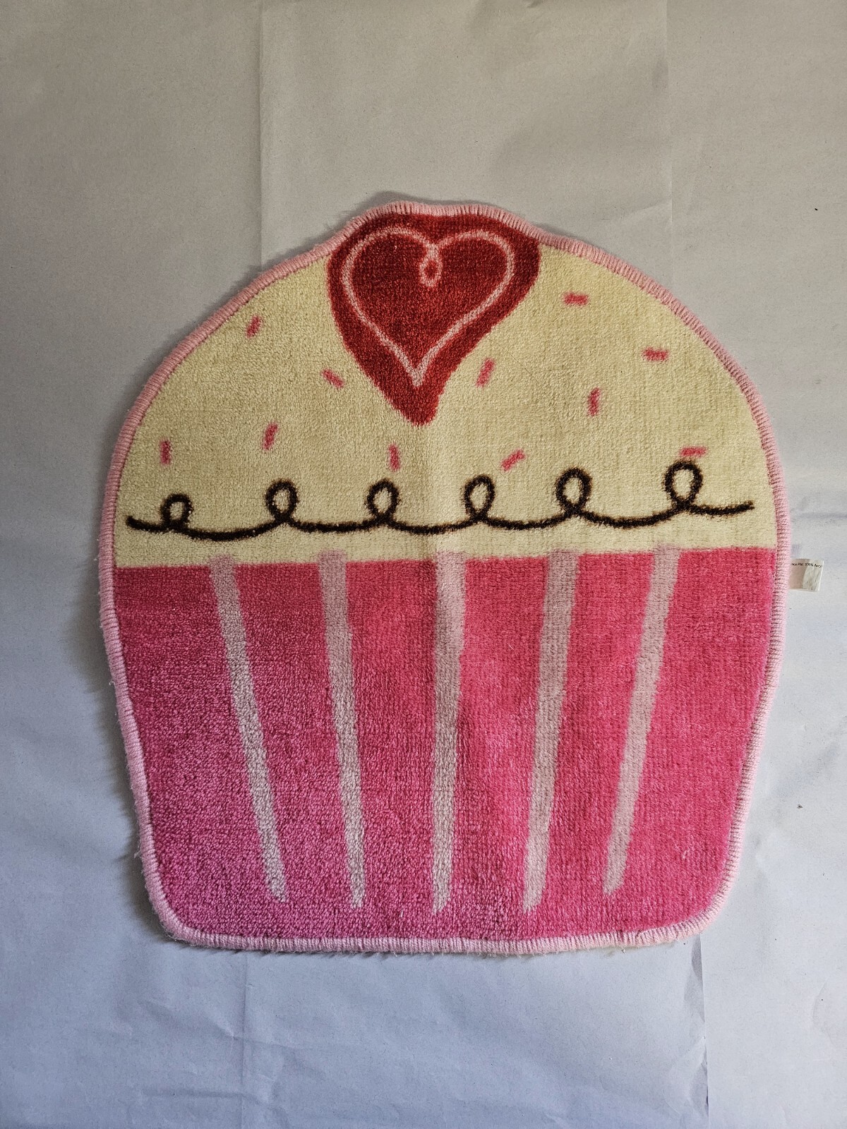 Cupcake Shaped Pink & Red Heart Rug | 16″x16″ Decorative Mat | 100% Acrylic