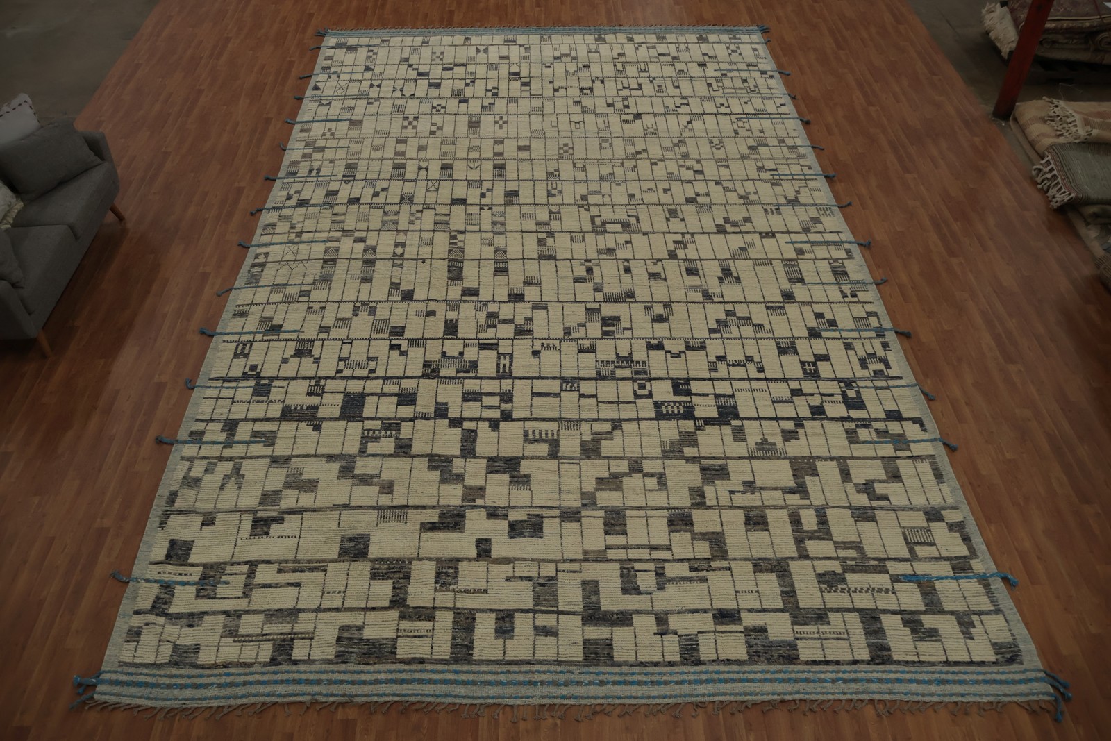 Versatile Minimalist Moroccan Rug 13×21 Ft Handmade Oversized Wool Carpet