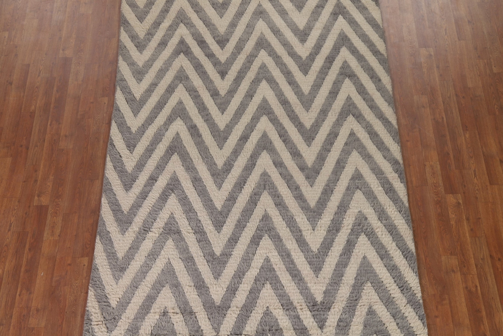 Ivory/ Blue Chevron Moroccan Shaggy Oriental Area Rug 6’x8′ Handmade Wool Carpet