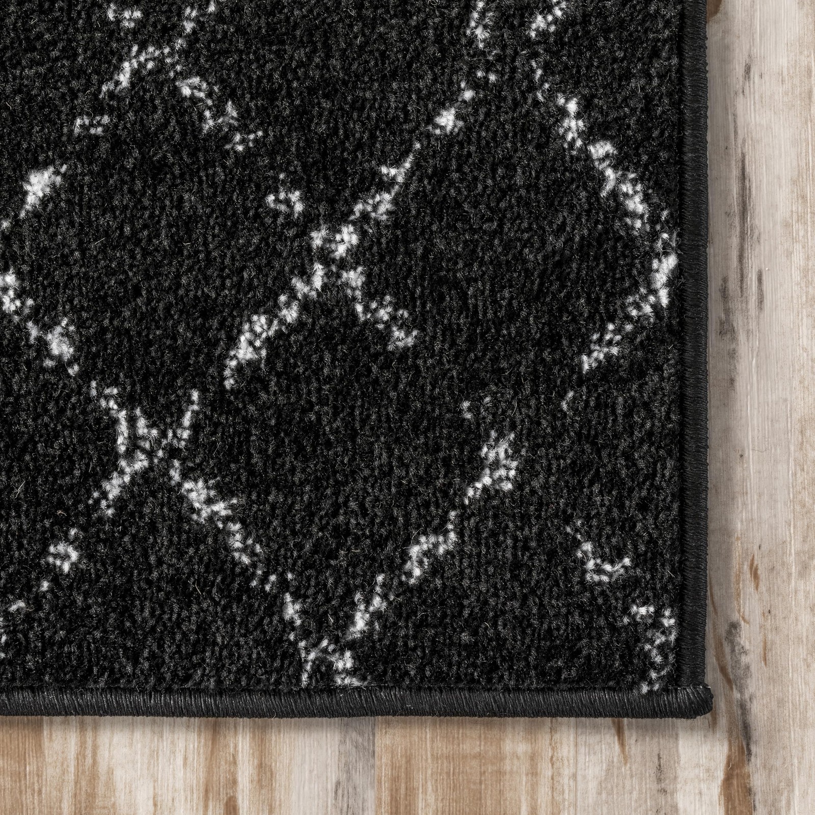 nuLOOM Moroccan Blythe Area Rug, 4′ x 6′, Black and White