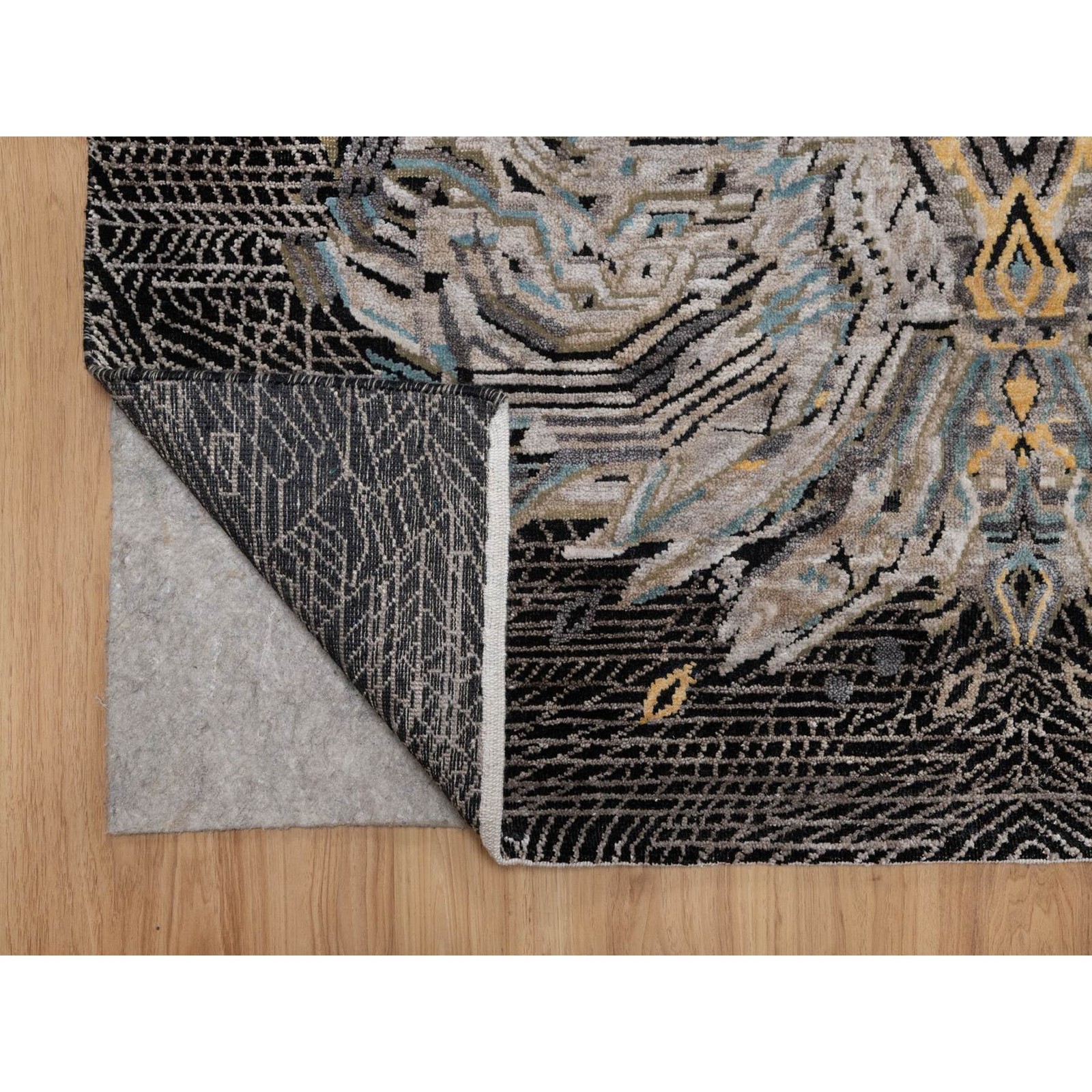 5’1″x7’1″ Onyx Black Maharaja Lion Wool & Silk Hand Knotted Oriental Rug R92086