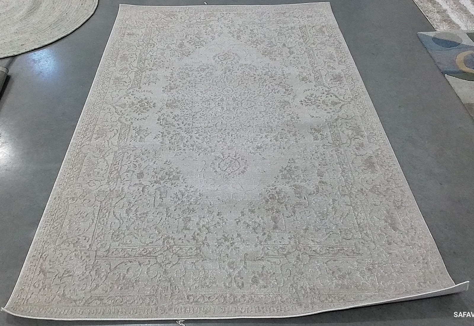 CREME / IVORY 5′-1″ x 7′-6″ Back Stain Rug, Reduced Price 1172801242 RFT664D-5