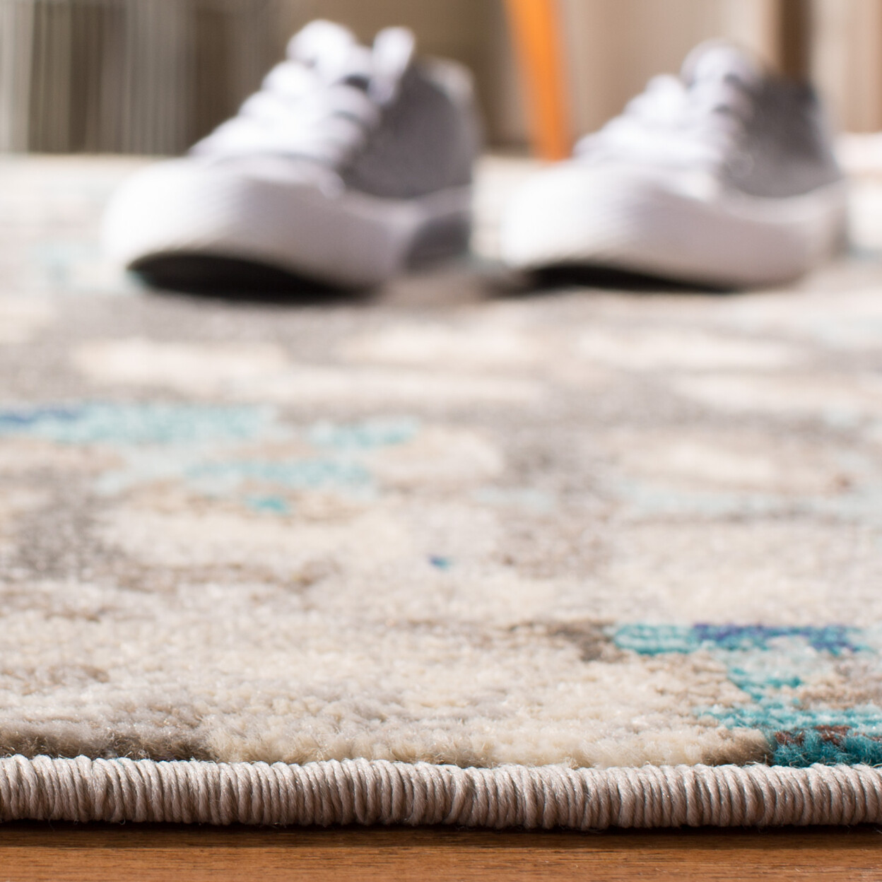 SAFAVIEH Madison Collection MAD425E Grey / Blue Rug