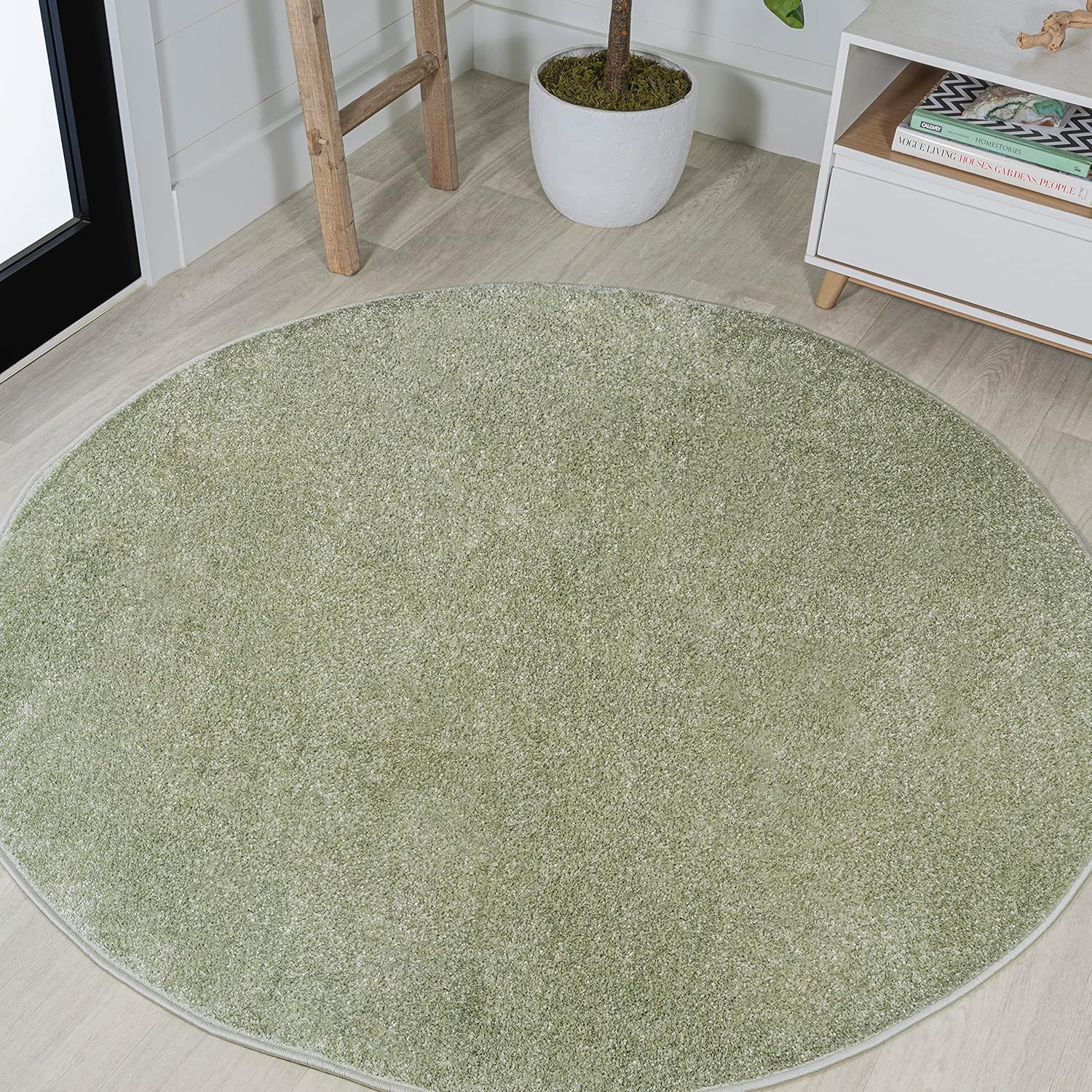 Haze Solid Low-Pile Green 4′ round Indoor Area Rug, Coastal,Bohemian,Minimalist,