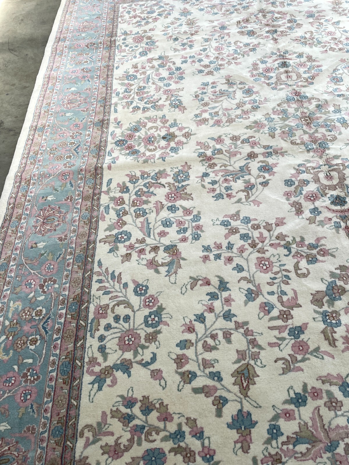 Hand-Woven Wool Area Rug w/ Floral Design, 10′ x 13.6′