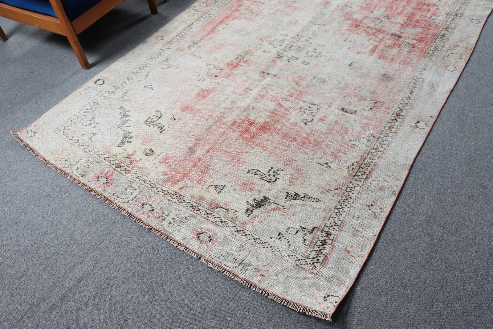 Vintage Turkish Rug, 5,5×9,3 ft Large Rug, Red White Ombré Wool Rug