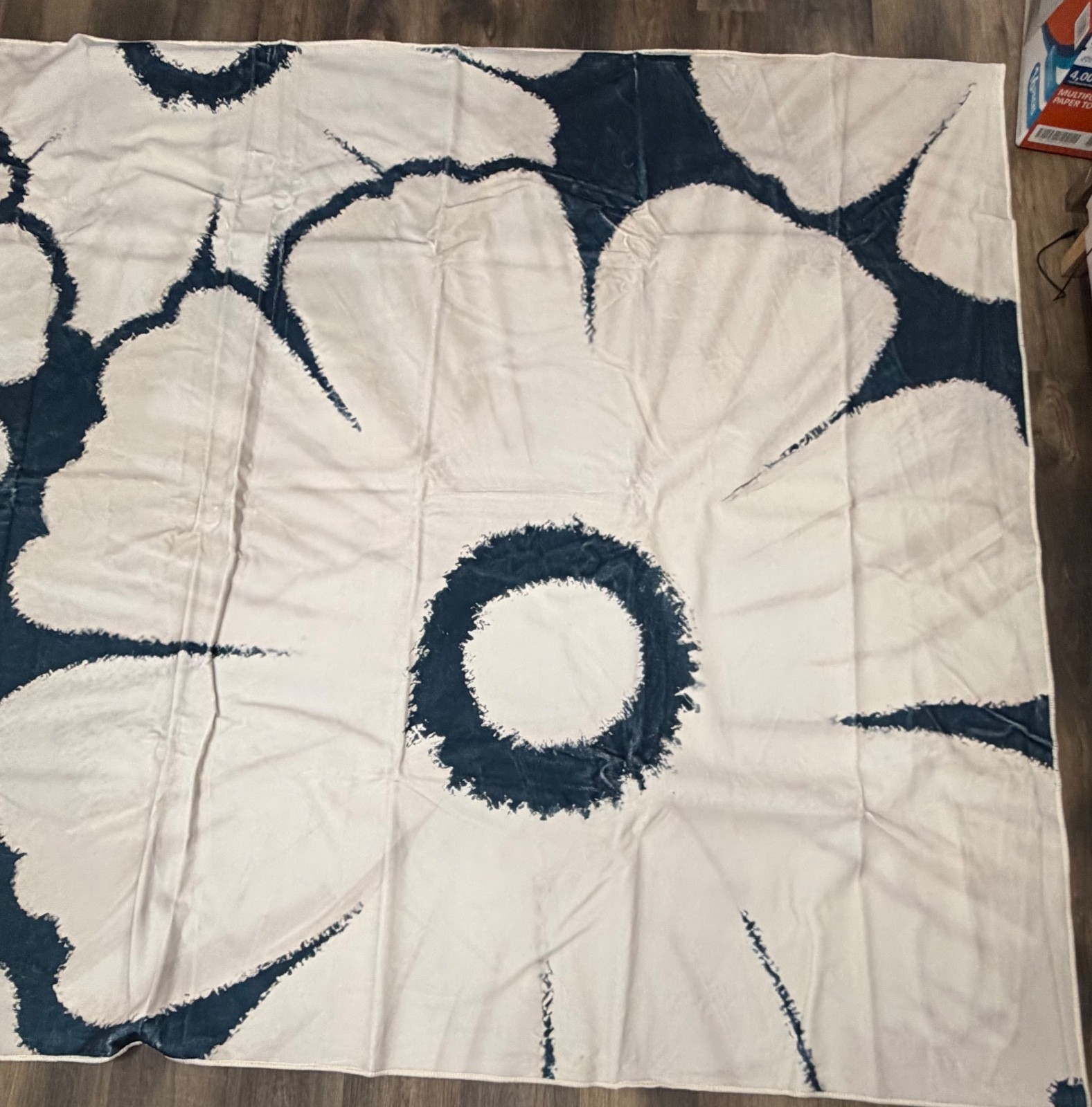 Modern Floral Area Rug 6.5×9.5 Ft Extra Large Navy Blue White Flower Plush Mat