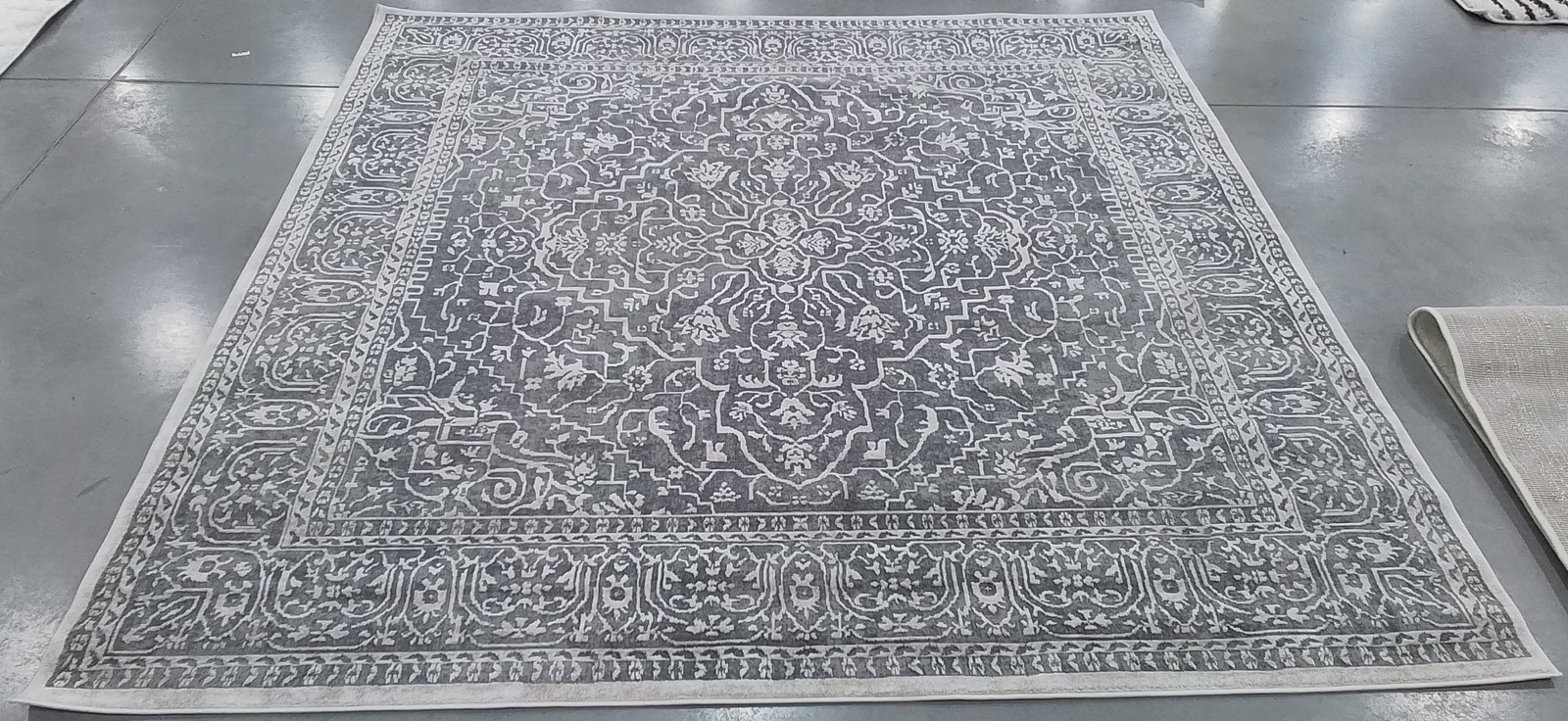 DGREY / CREAM 6′-7″ x 6′-7″ Back Stain Rug, Reduced Price 1172808962 RFT670B-7SQ