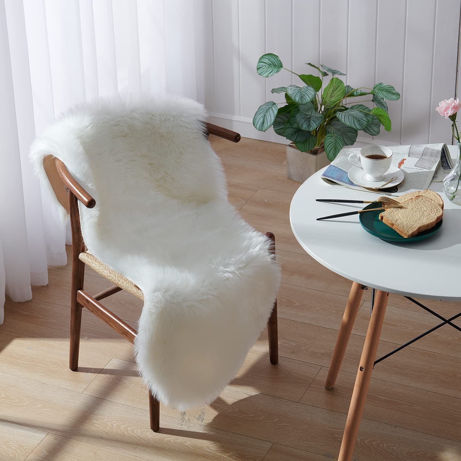 2×4 White Faux Fur Sheepskin Rugs,Fuzzy Fluffy Chair Cover Rugs