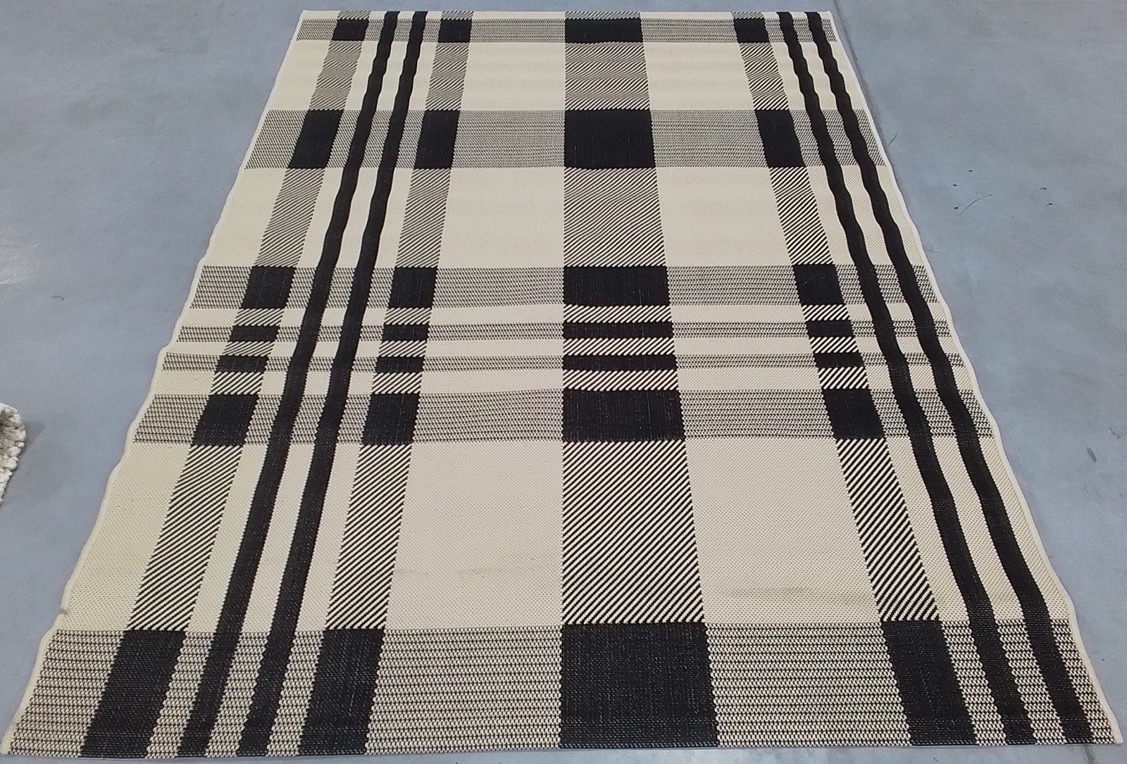 BLACK / BONE 5′-3″ x 7′-7″ Flaw in Rug, Reduced Price 3172810666 CY6201-216-5