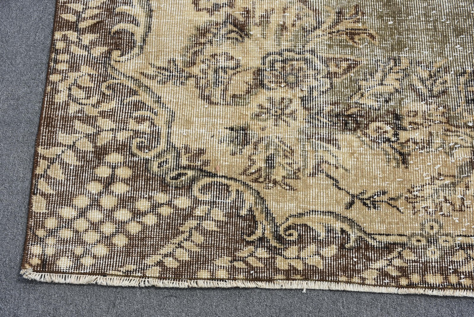 Vintage Turkish Rug 6,6×9,6 ft, Brown Plants & trees Rug