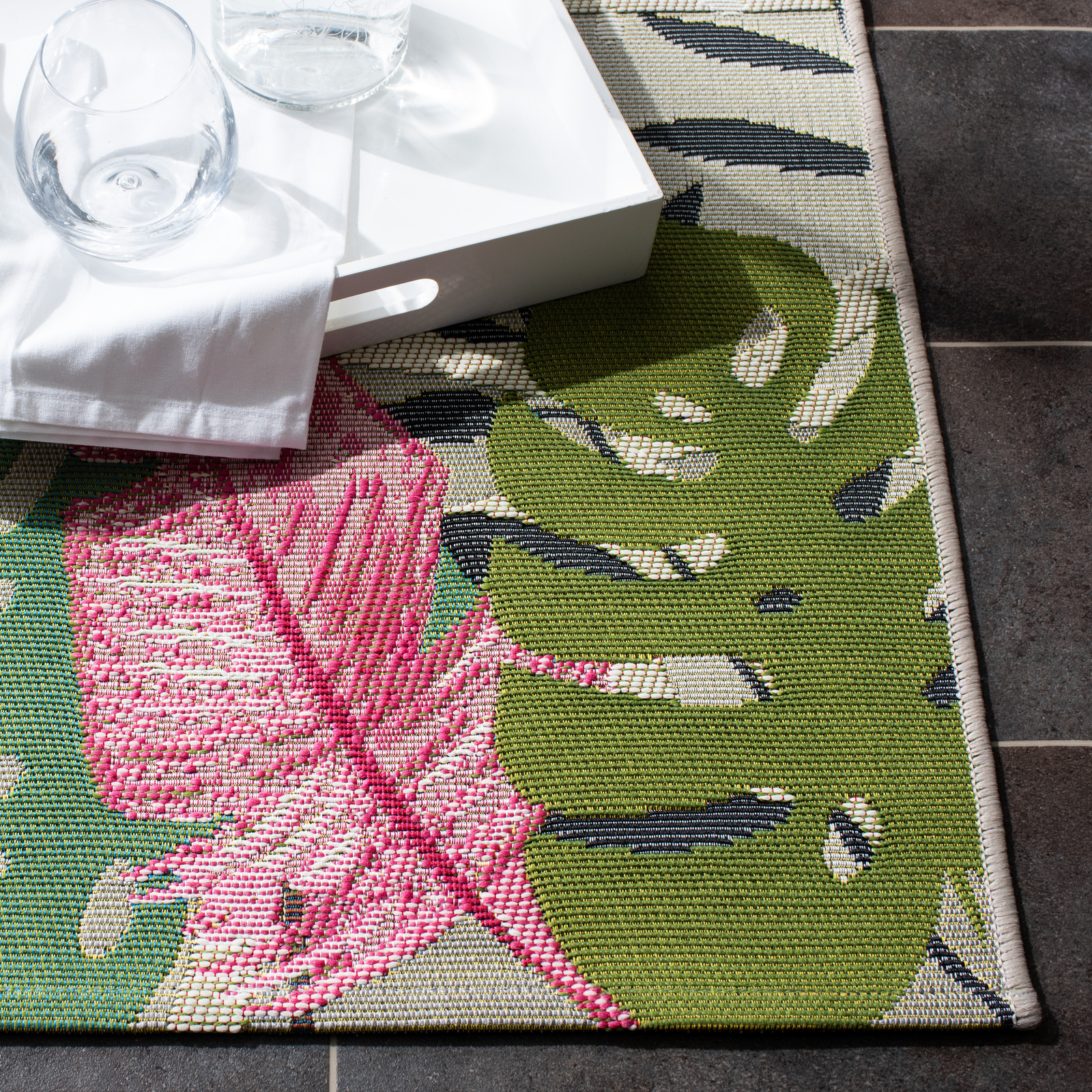 Safavieh Barbados Indoor/Outdoor Collection Grey / Pink Area Rugs – BAR551F