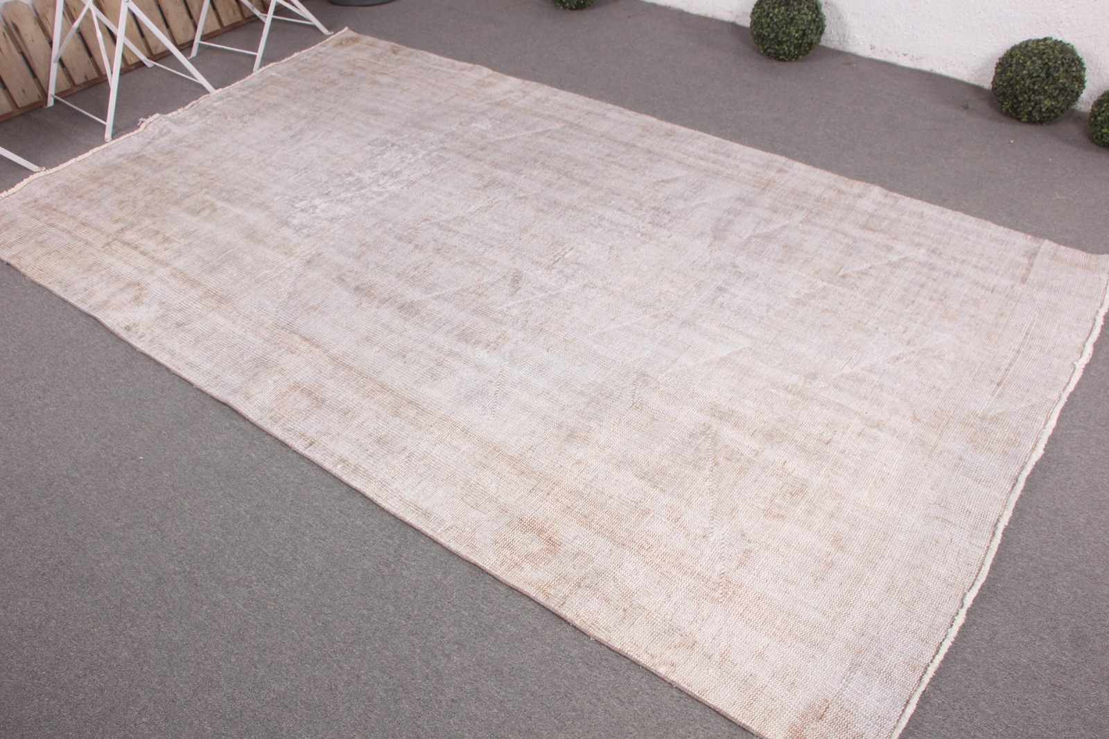 Vintage Large Rug 5,4×9,2 ft, Turkish Beige Check Wool Rug
