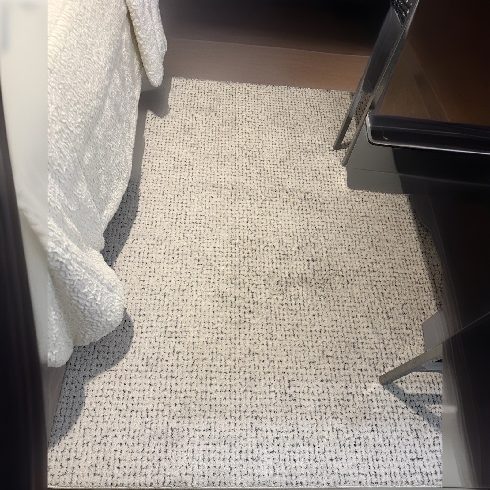 New area Rug For Living room Or Bedroom, size 4*6 ft