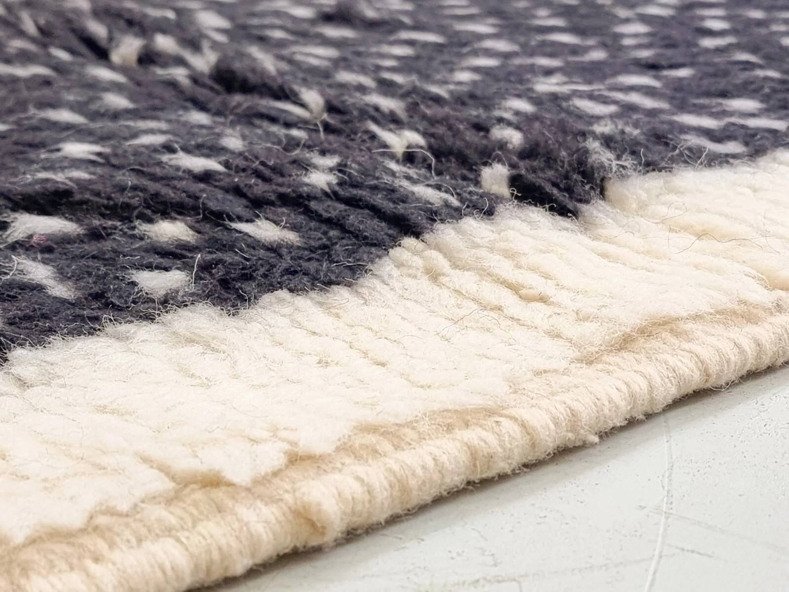 Luxury Color Black & White Moroccan Berber Wool Rug Handmade Design Carpet Rug