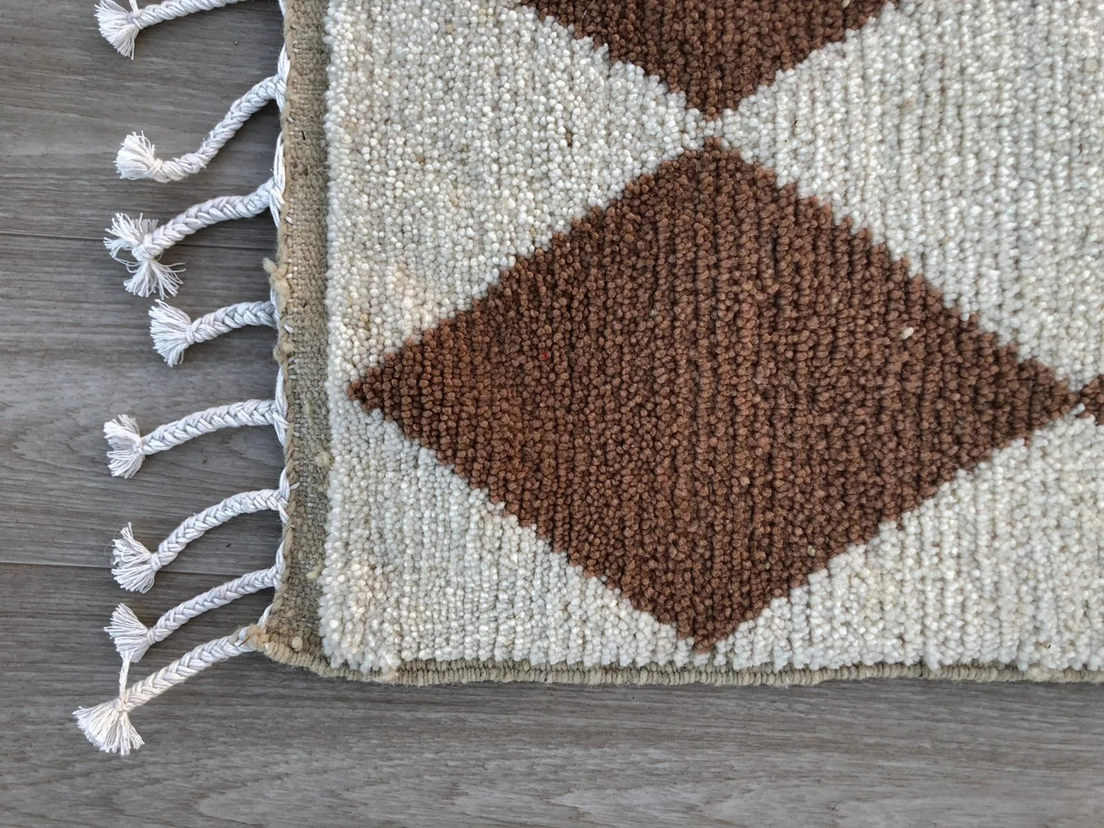 Color White and Brown Diamond Moroccan Berber Wool Rug Handmade Area Carpet Rug