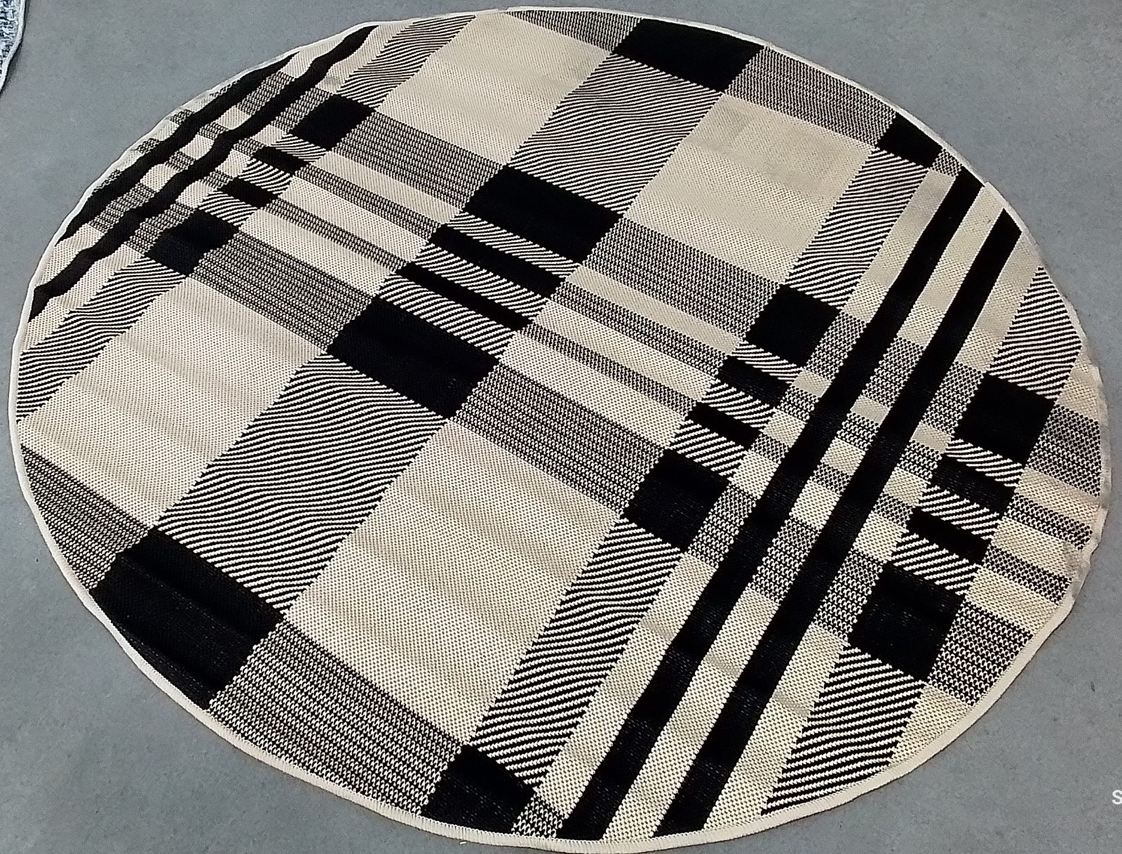 BLACK / BONE 5′-3″ x 5′-3″ Stained Rug, Reduced Price 1172779304 CY6201-216-5R