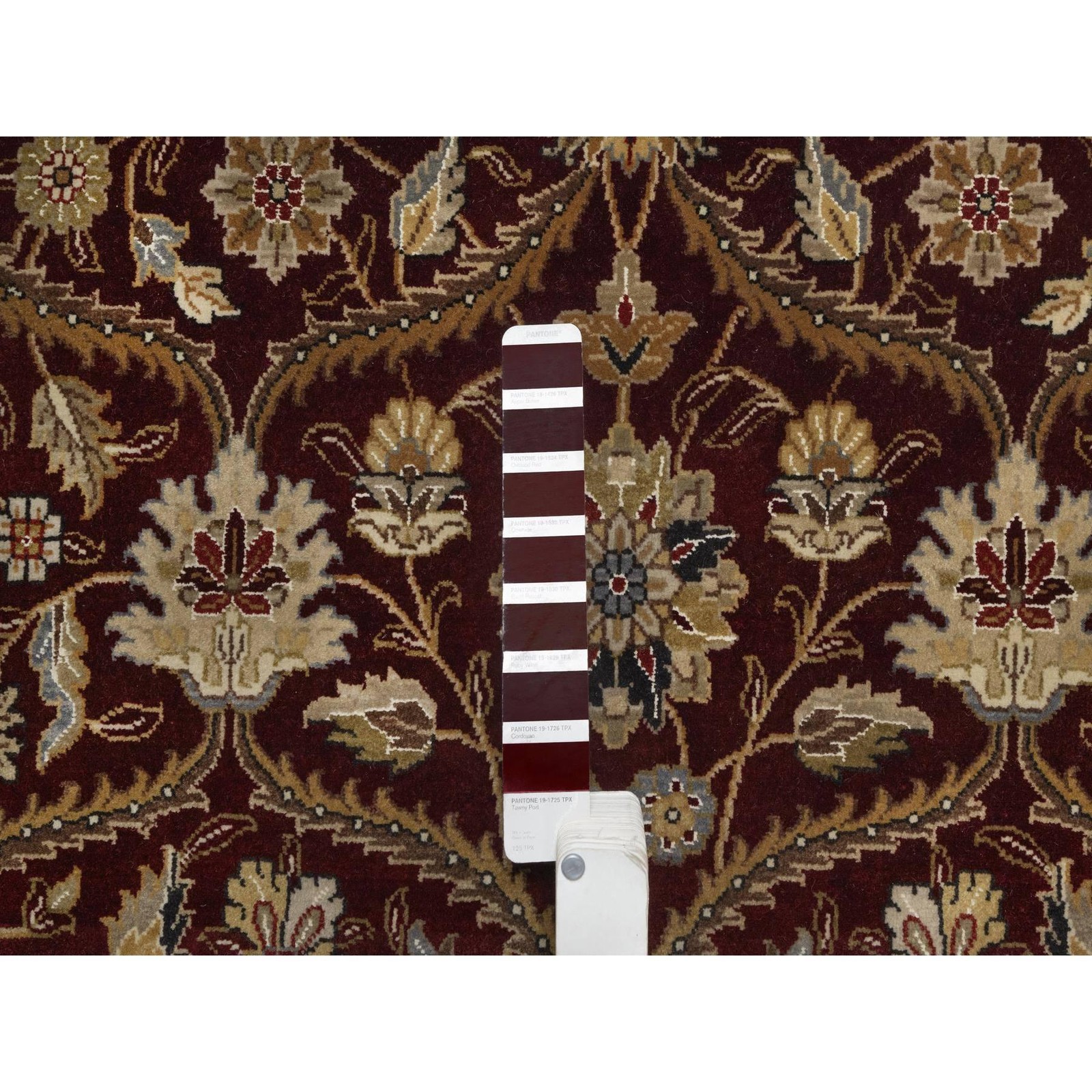 8’1″ x 8’1″ Wine Red Hereke Design Wool and Silk Hand Knotted Round Rug R91438