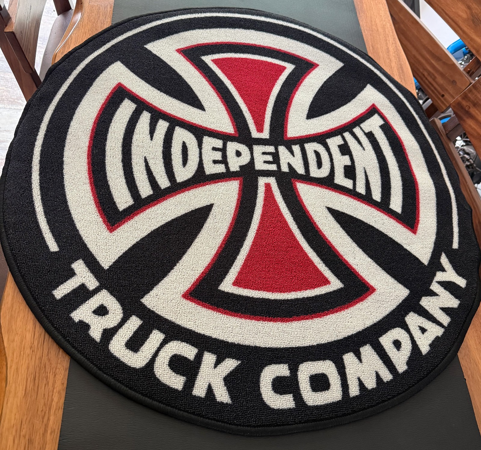 Independent Truck Company Round Area Rug 36″ Signature Iron Cross Logo RARE